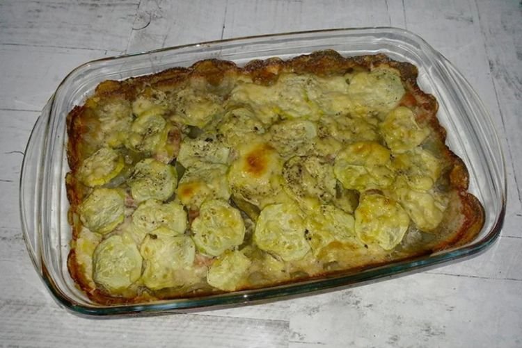 Lachsforelle mit Kartoffeln und Zucchini im Ofen