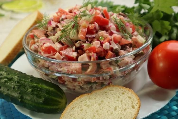 Salad with Ham, Braided Cheese, Cucumbers, and Tomatoes