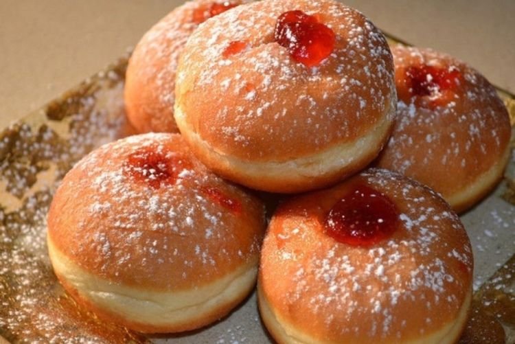 Donas con relleno de fresa