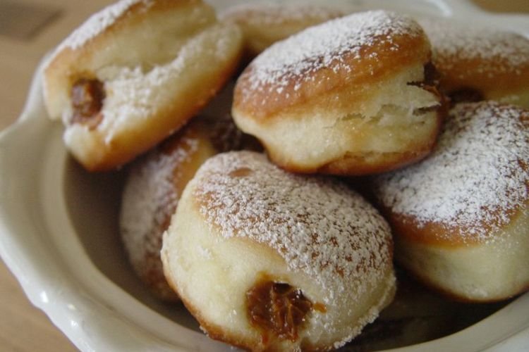 Donas de levadura con leche condensada