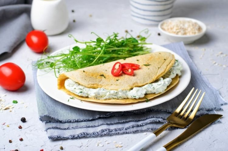 Panqueque de avena con requesón y hierbas