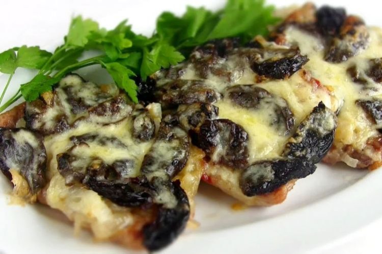 Pork Chops with Prunes and Cheese in the Oven