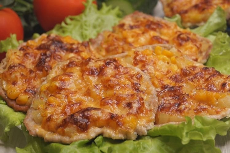 Pork Chops with Cheese and Pineapple in the Oven