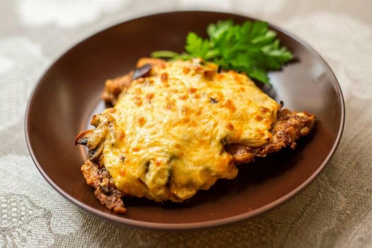 Pork Chops Baked in Creamy Mushroom Sauce
