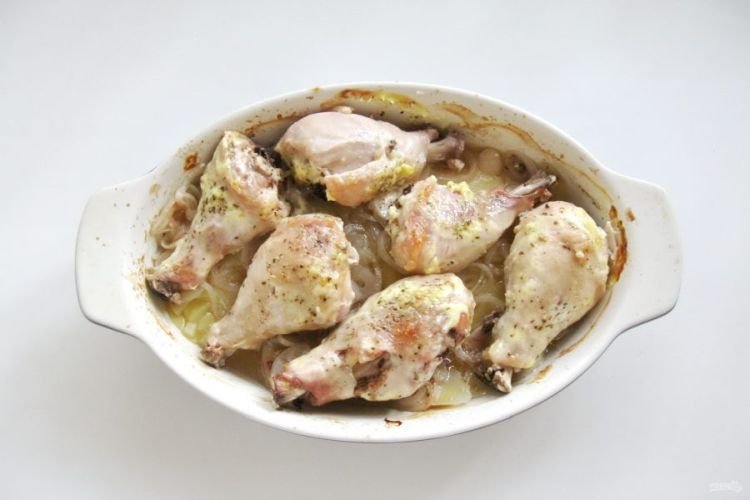 Chicken Drumsticks with Onion and Mayonnaise in the Oven
