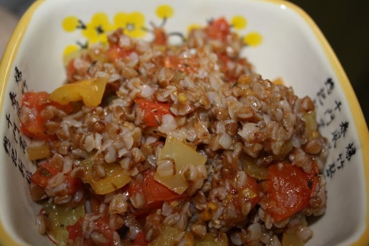 Alforfón al estilo comerciante con verduras
