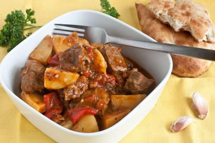 Estofado de cerdo con tomates secos y patatas