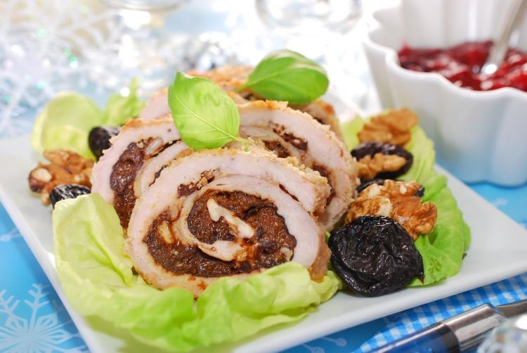 Puten-Hackbraten mit Pflaumen und Nüssen