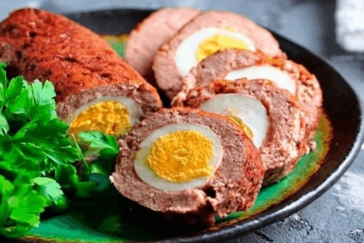Hackbraten mit Eiern und Reis