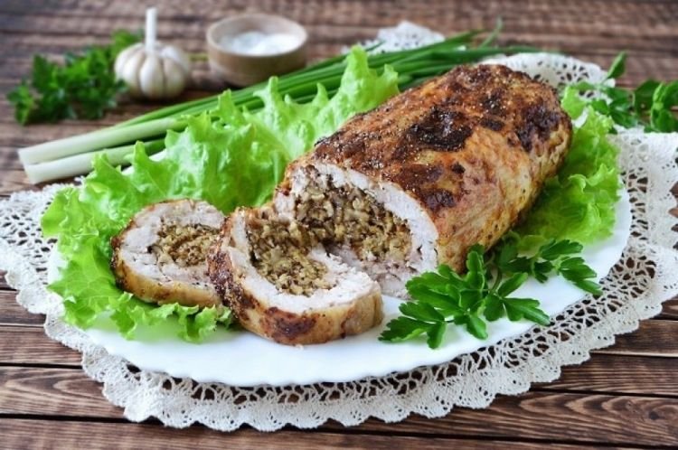 Hackbraten mit Ananas und Walnüssen