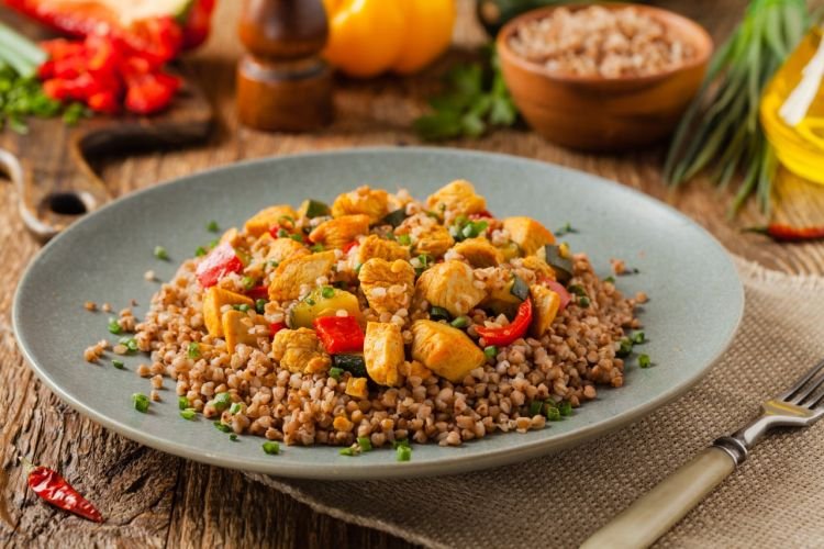 20 leckere Buchweizen-Rezepte mit Huhn aus dem Ofen