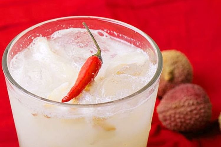 Exotischer Cocktail mit Chili