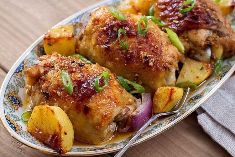 Muslos de pollo con membrillo y nueces al horno