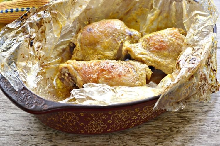 Jugosos muslos de pollo en bolsa para asar