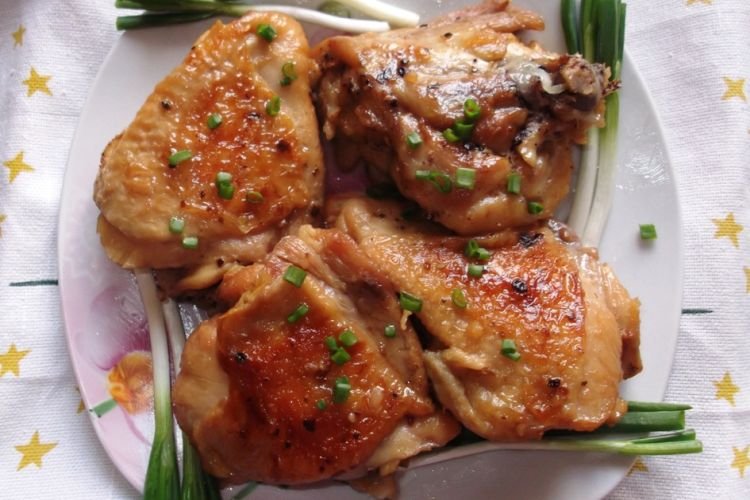 Muslos de pollo asados con especias picantes