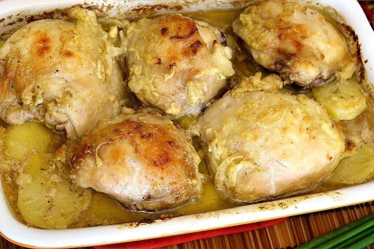 Muslos de pollo con patatas al horno