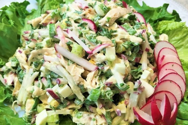 PP-Salat mit Radieschen und Hähnchen
