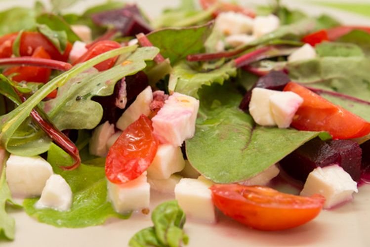 Salat mit Rote Bete und Mozzarella