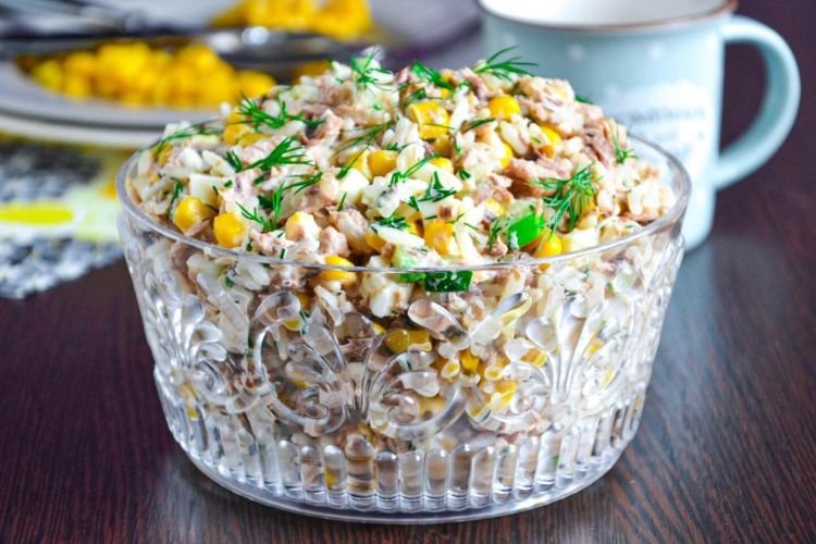 PP-Salat mit Thunfisch und Mais