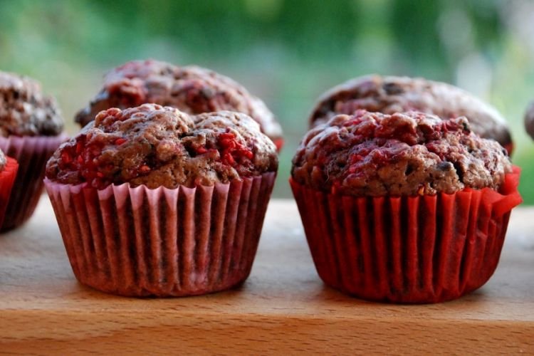 Buchweizen-Muffins mit Himbeeren