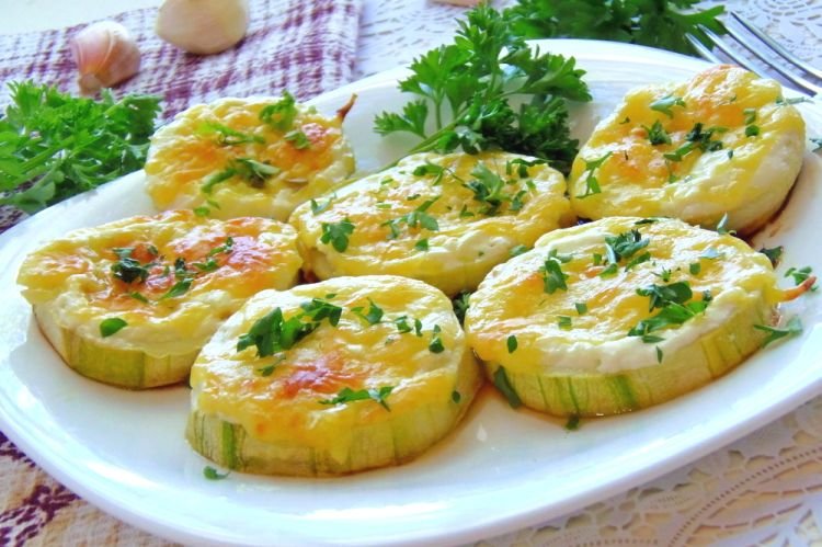 Zucchini in Sauerrahm