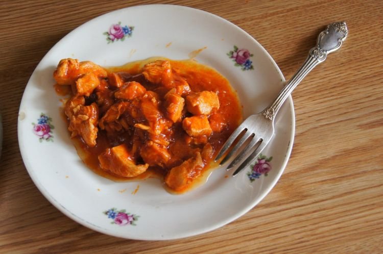 Pechuga de pollo en salsa de tomate