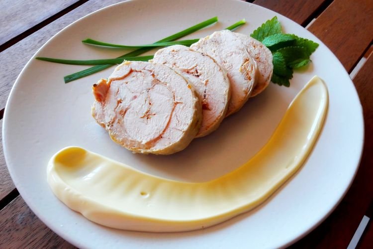 Hausgemachte Hähnchenroulade