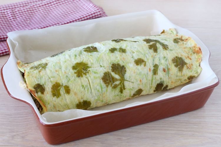 Hähnchenroulade, gebacken in Zucchini
