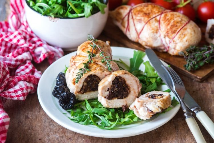 Hähnchenroulade mit Pflaumen und Käse