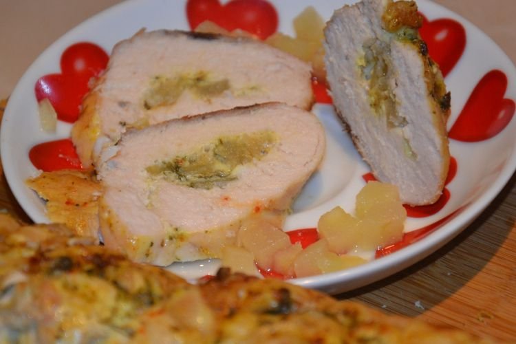 Hähnchenroulade mit Äpfeln und Nüssen