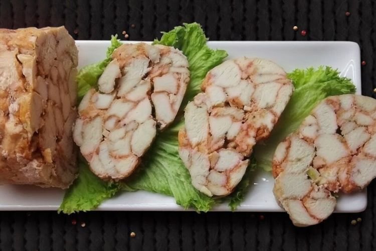 Hähnchenroulade mit scharfem Pfeffer und Nüssen