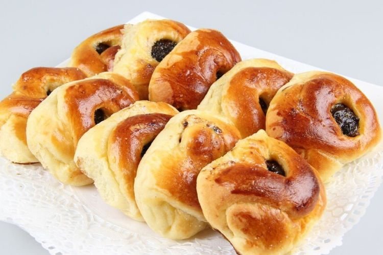 Bollos de levadura con mermelada