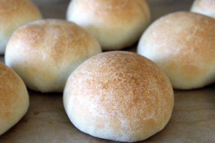 Bollos aromáticos de levadura seca sin leche ni huevos