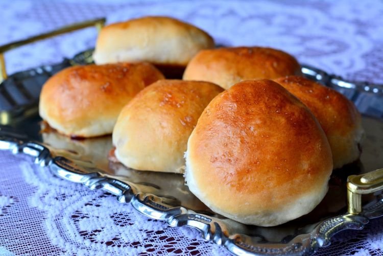 Bollos de masa de levadura con agua