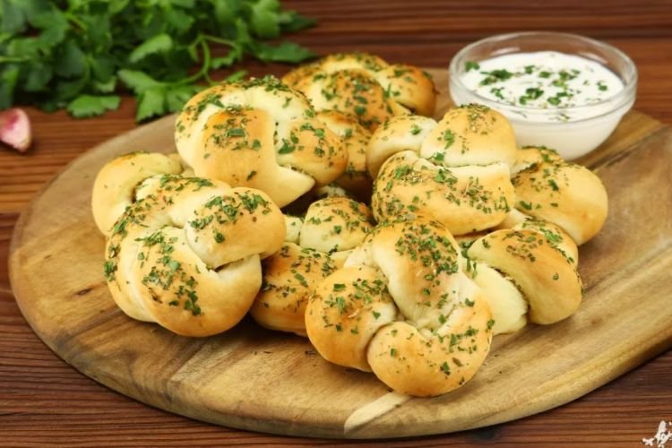 Bollos de levadura con queso y ajo