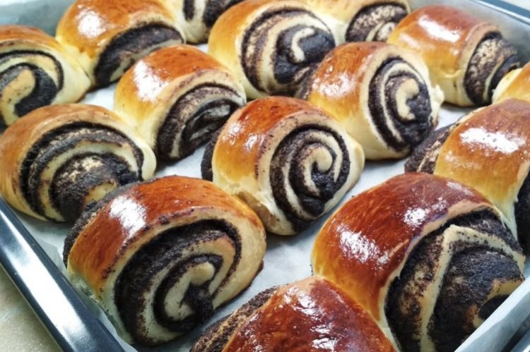 Bollos de levadura con semillas de amapola