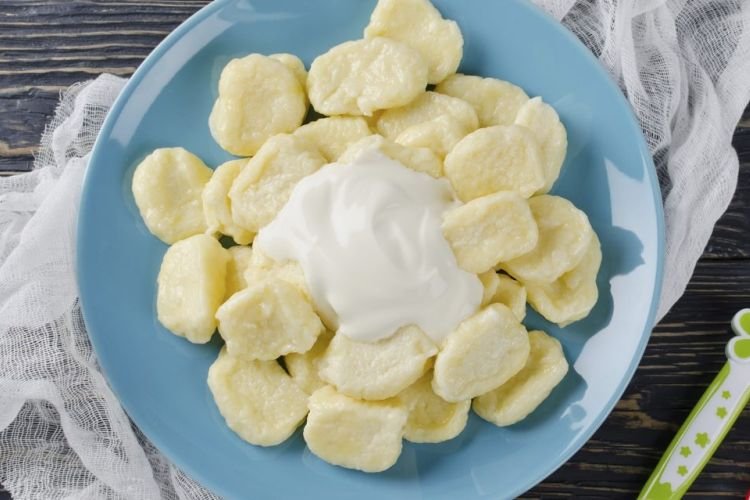 Vareniki perezosos con frutas