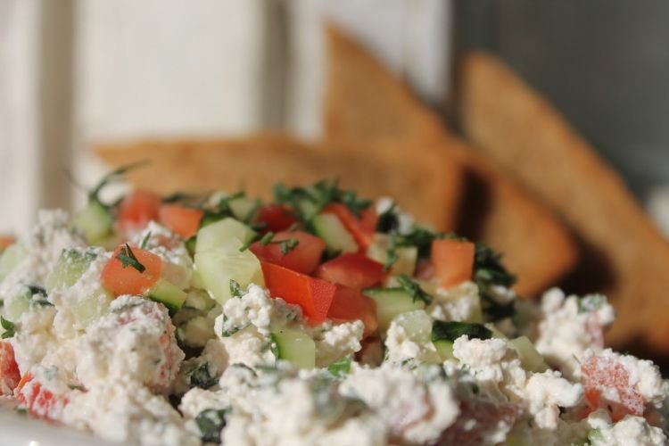 Gesunder Salat mit Quark
