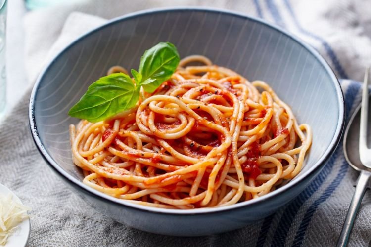 Pasta mit Tomatensauce
