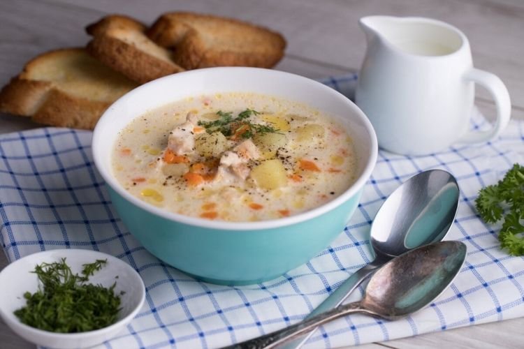Hühnersuppe mit Schmelzkäse