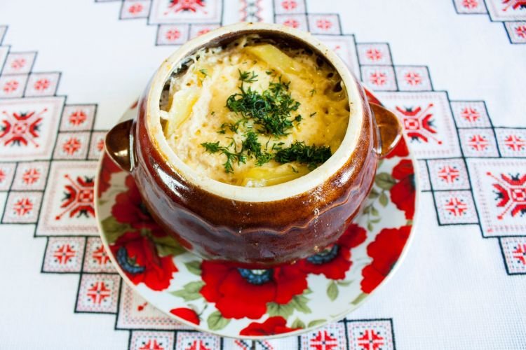 Patatas con champiñones en cazuelitas