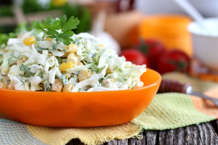 Ensalada de primavera con maíz