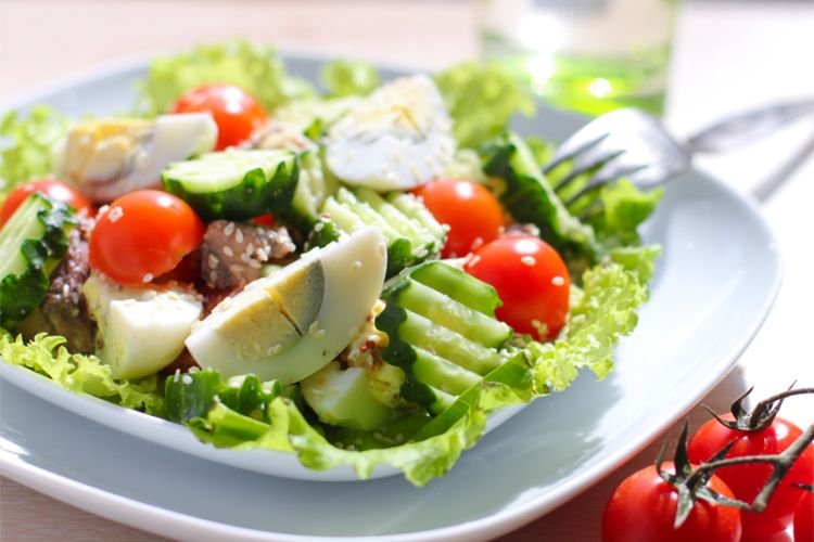 Ensalada de primavera con atún