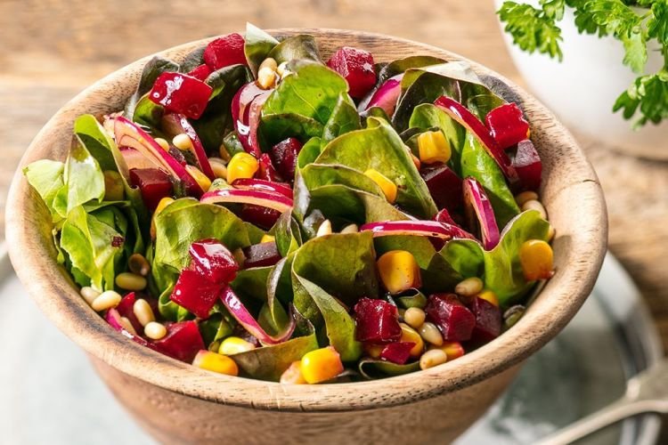Ensalada de primavera con remolacha