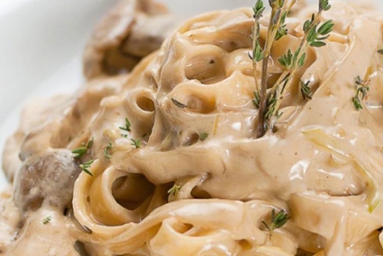 Pasta with Mushrooms and Sour Cream