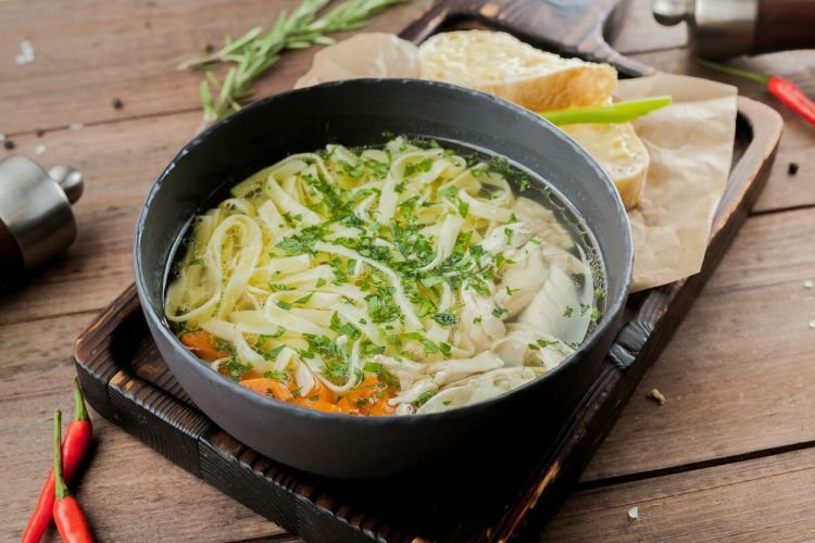 Hühnersuppe mit Nudeln
