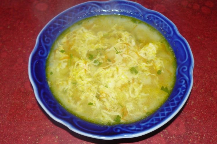 Hühnersuppe mit Ei
