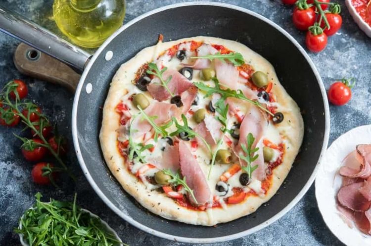 Skillet Pizza with Prosciutto