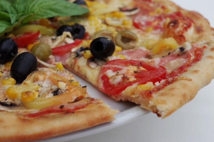 Skillet Pizza with Ham and Vegetables