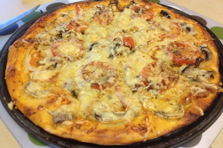 Skillet Pizza with Chicken and Mushrooms
